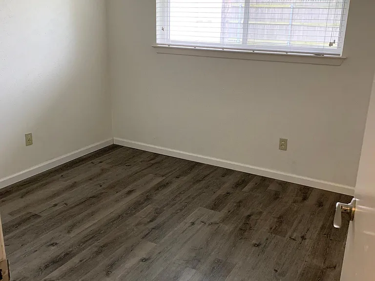 2612 Greenwood Ln — Photo 10