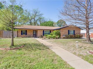 1712 Cresthaven Dr, Pantego, TX 76013