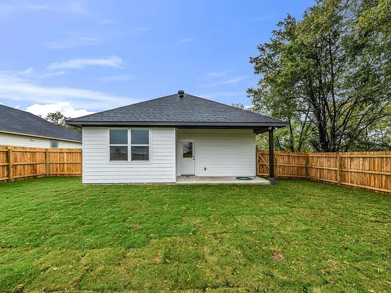 317 W Martin Luther King Dr — Photo 23