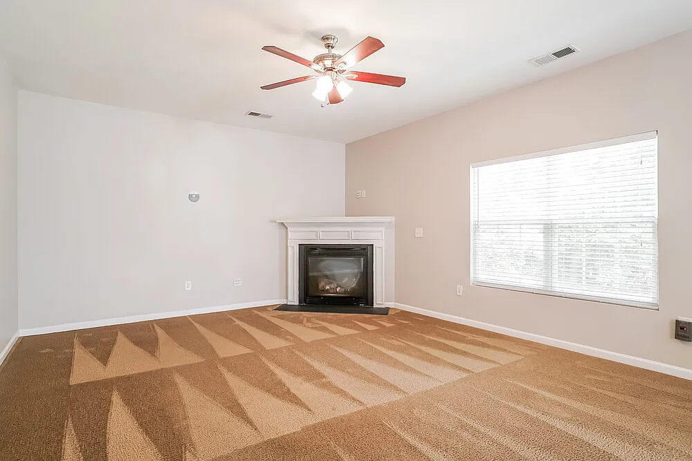 4 bed, 2.5 bath, 2341 sqft, $2,265 — Photo 4