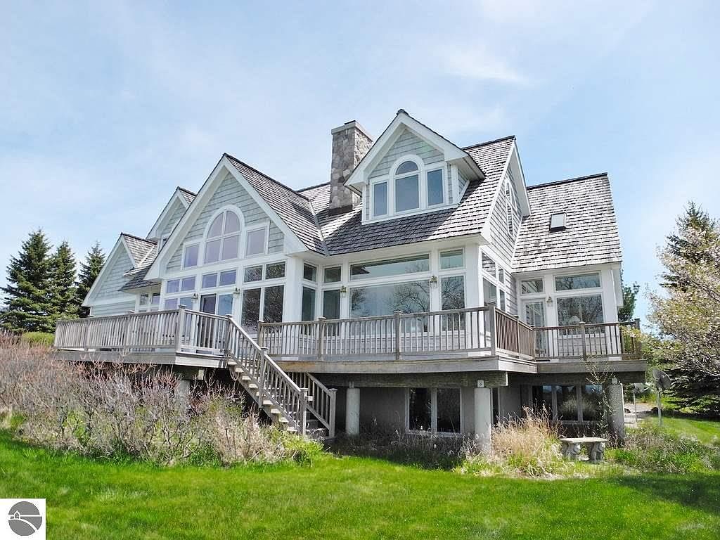 11945 N Foxview Dr, Northport, MI 49670 | Zillow