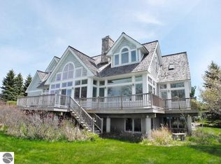 11945 N Foxview Dr, Northport, MI 49670