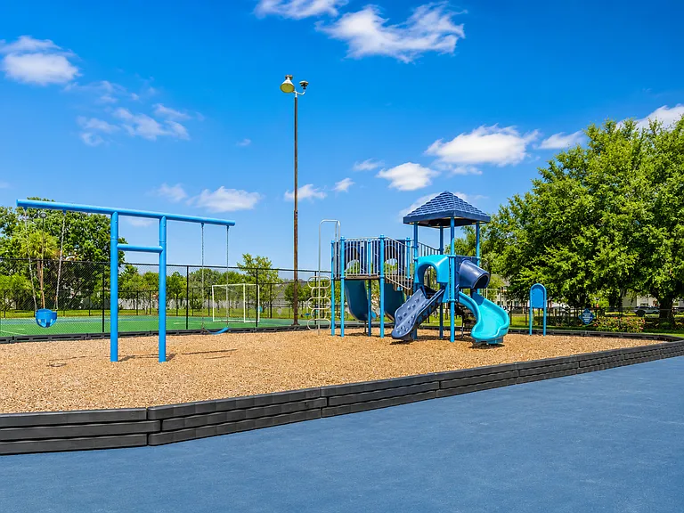 Park at Lake Magdalene Apartments and Townhomes — Photo 22