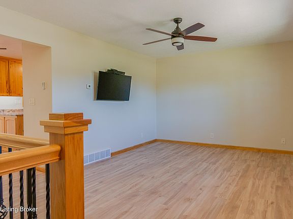 2nd image of 2380 10th Ave W