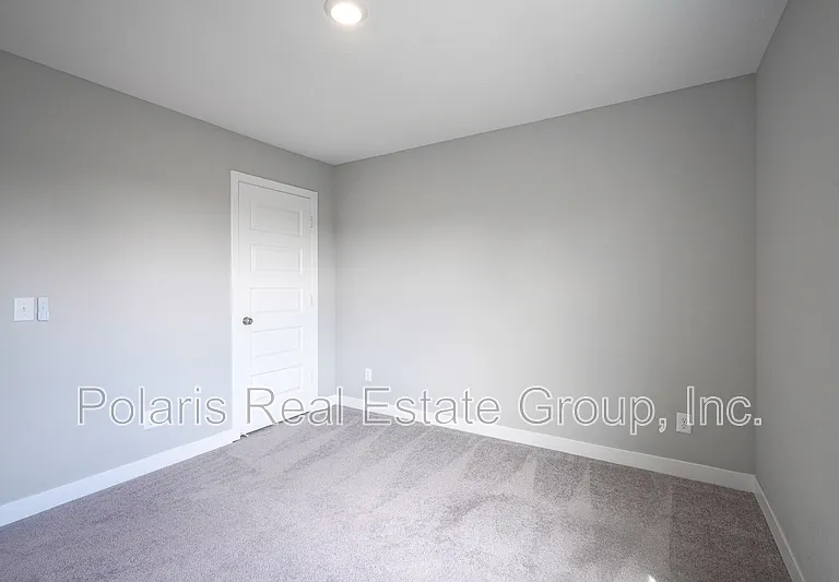 673 Golborne St — Photo 33