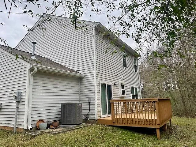 3 bed, 2.5 bath, 1527 sqft, $2,100 — Photo 3