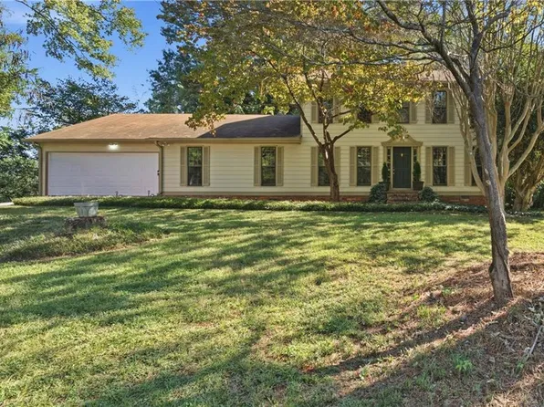 528 Chanterella Rd SW, Lilburn, GA 30047