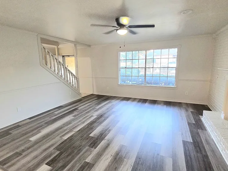 215 Johnson Dr — Photo 3