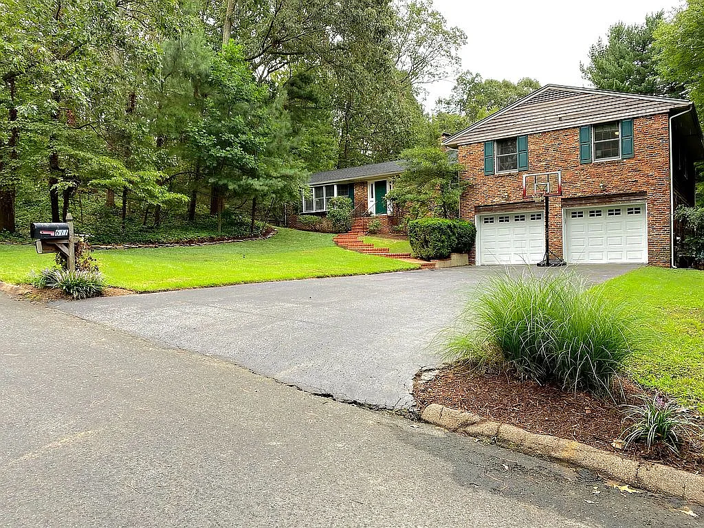 611 Breton Pl photo 1