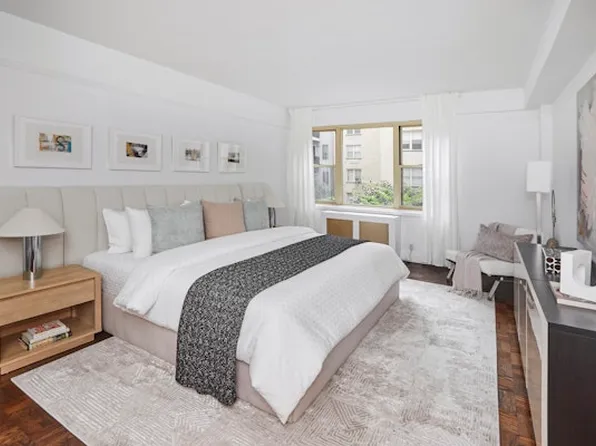 415 East 52nd Street image 7 of 11