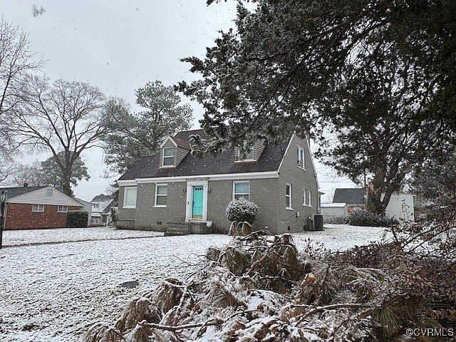 2nd image of 2103 Henderson Rd