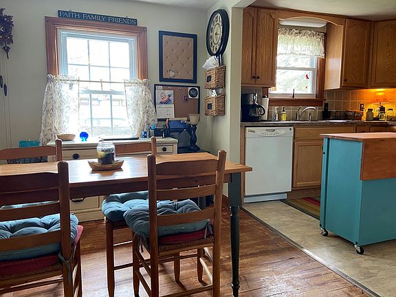 5th image of 1046 Winthrop Ln