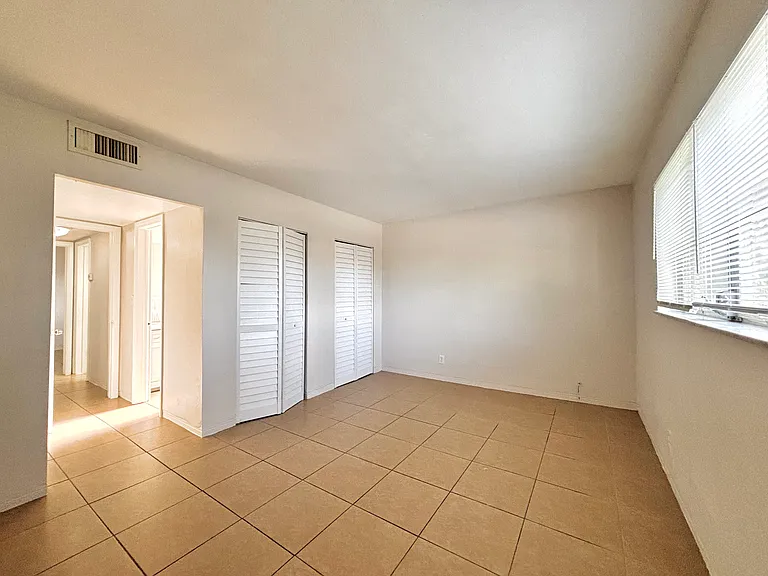1735 Dewey St #106 — Photo 8