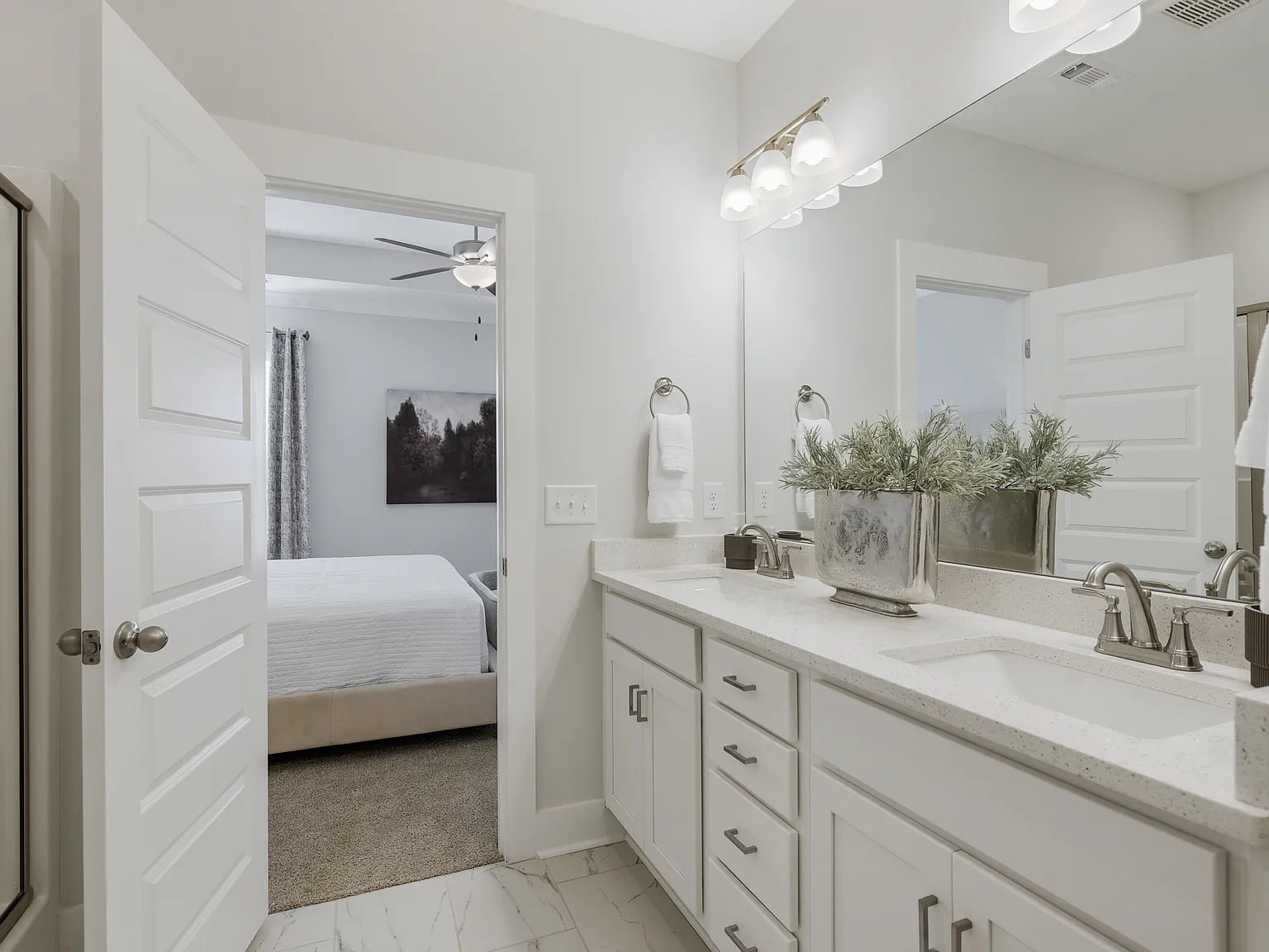 3 bed, $4,172 — Photo 2