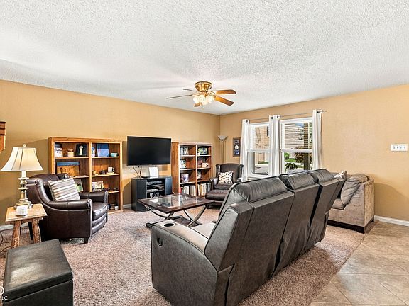 5th image of 6852 Maywood Cir