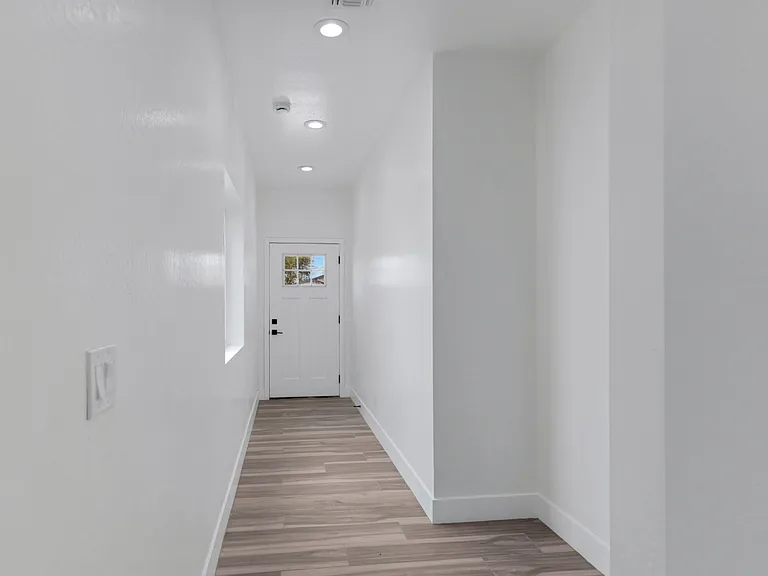 1527 W Hadley St #1 — Photo 4