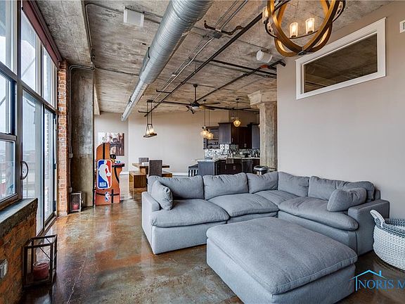 4th image of 745 Washington St APT 408