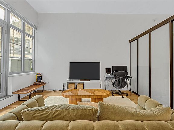 4th image of 27-28 Thomson Ave #127