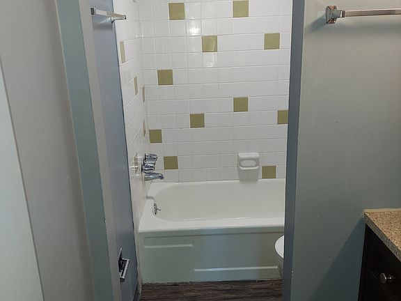 2nd image of 711 Arch St #301