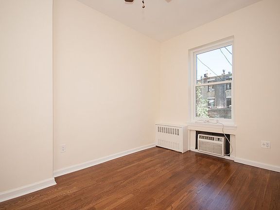 3rd image of 131 W 80th St APT 4B