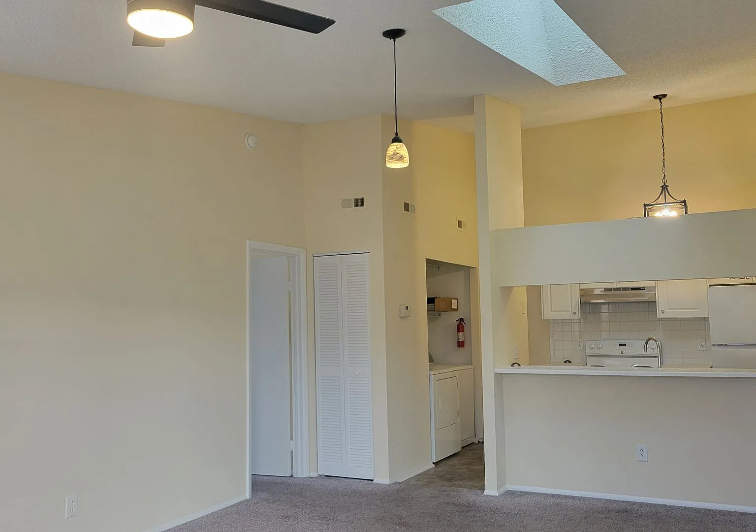Newpointe Condo — Photo 4