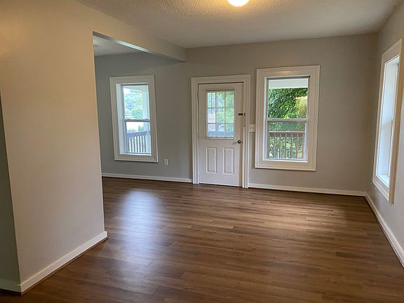 3rd image of 1733 Springhill Rd