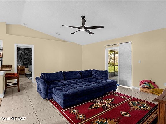 3rd image of 3270 Kirby Dr