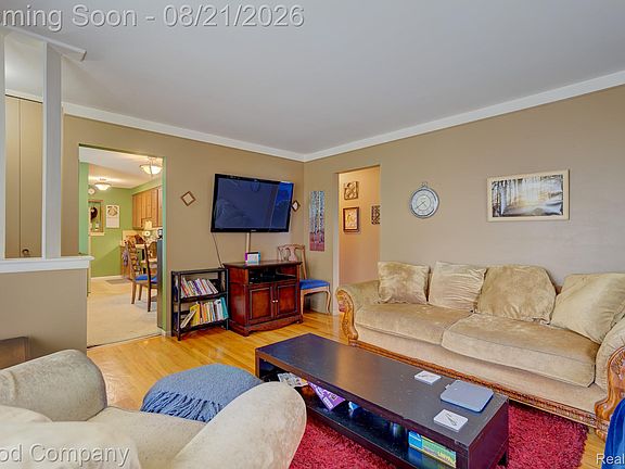 5th image of 910 School St