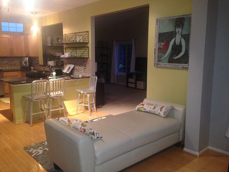 Kitchen sitting area