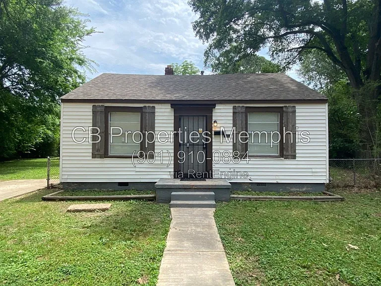 1018 McEvers Cir — Photo 1