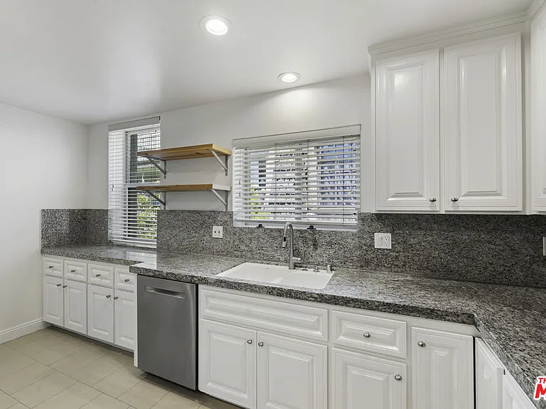 1820 Benecia Ave #402 — Photo 40