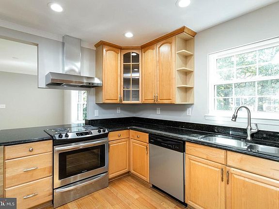 5th image of 4749 Shadow Woods Ct