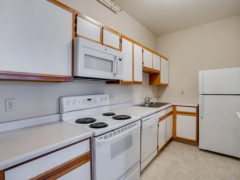 Laurel Village Apartments — Photo 54