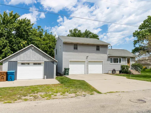 314 Brees St, Waterloo, IA 50703
