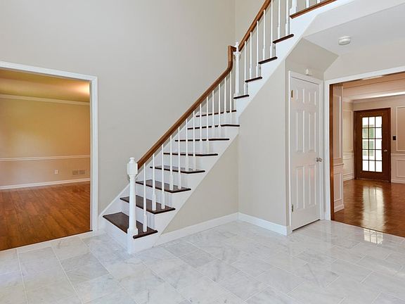 3rd image of 212 Brayhill Ct