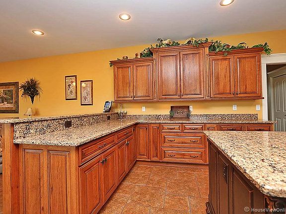 5th image of 307 Shepherd Ln