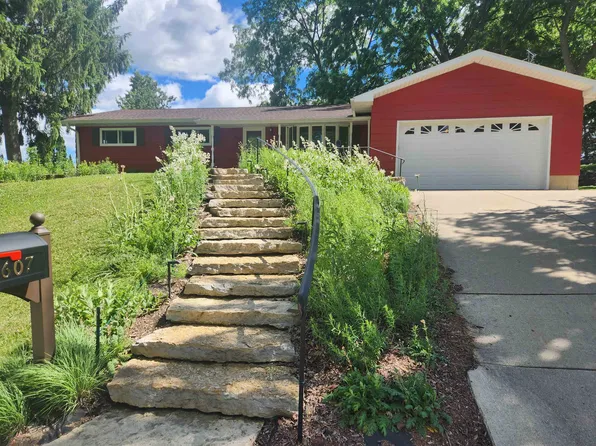 607 8th Ave, New Glarus, WI 53574