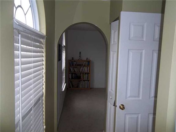 4th image of 121 Carlye Dr