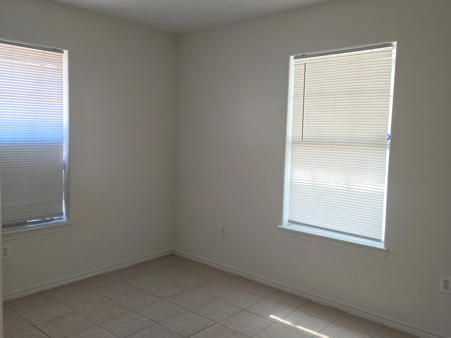 2 bed, 952 sqft, $825 — Photo 4