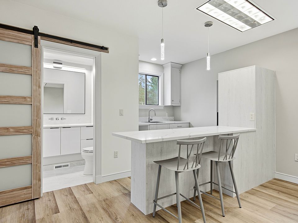 1st image of 20731 2nd Ave SW #B