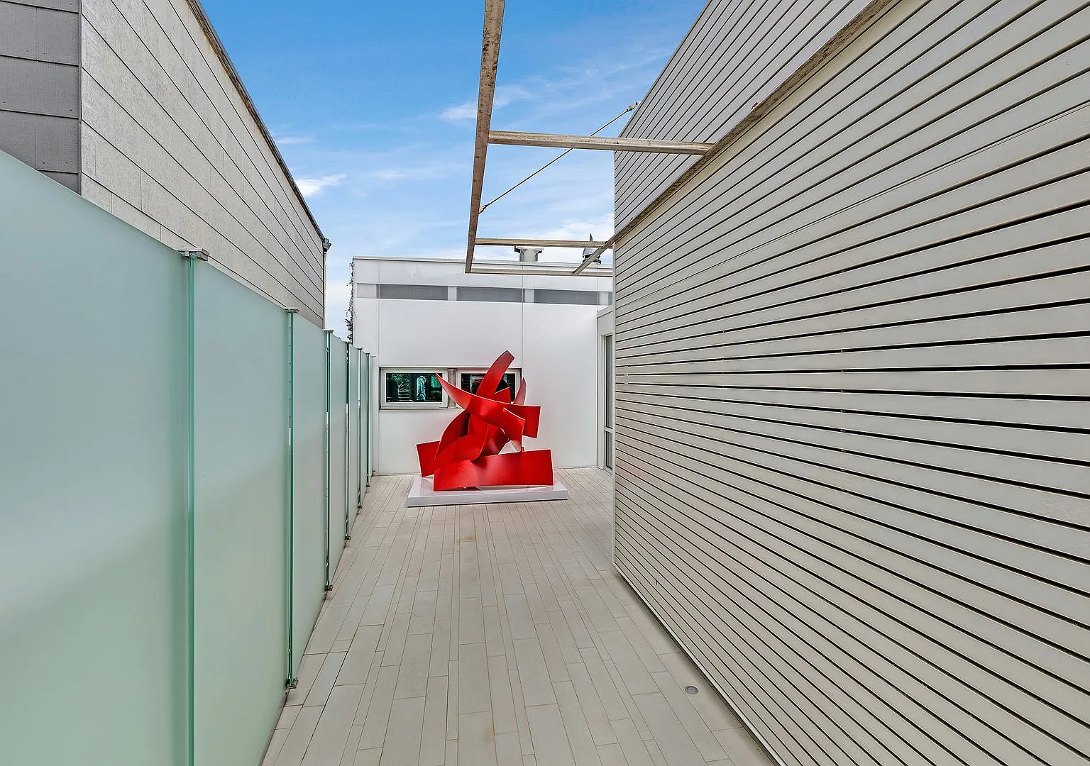 Rare Golden Gate Heights home with stunning views, 3 decks, big yard and hot tub! — Photo 3