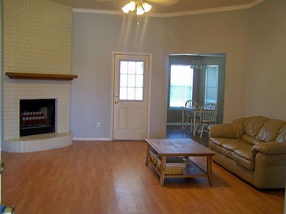 3rd image of 3601 Julia Ln