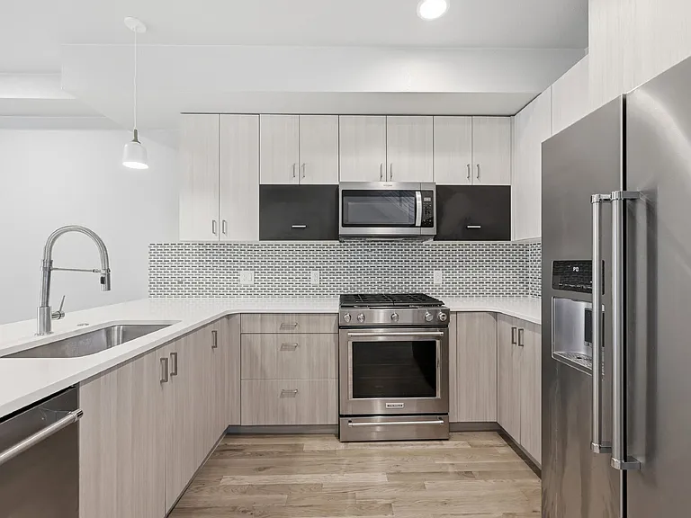 1927 N Hooker St — Photo 14