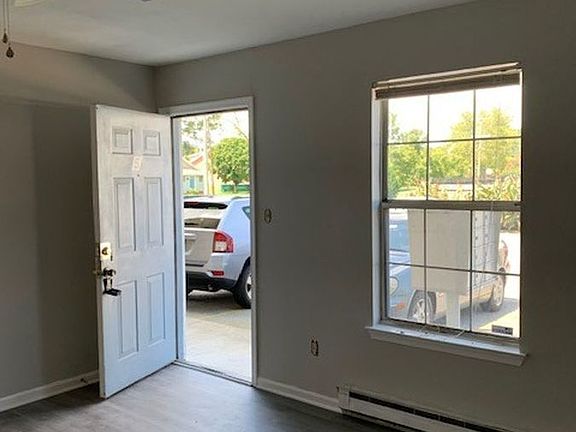 3rd image of 8562 Chesapeake Blvd Unit 5