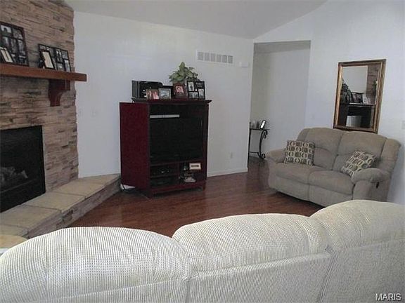 4th image of 100 Williamsburg Dr