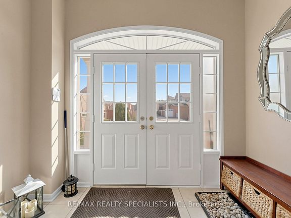 5th image of 193 Queen Mary Dr