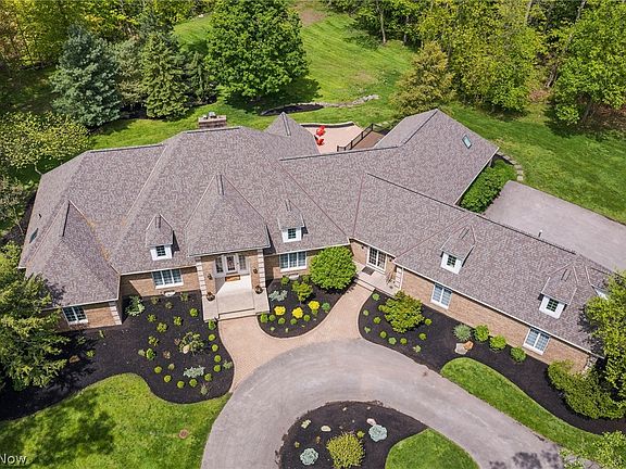 3rd image of 8795 Pheasant Run Ln
