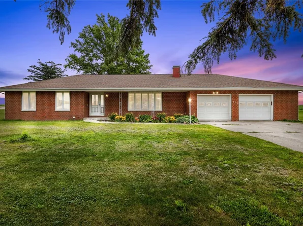 301 Rabe Dr SE, Blairstown, IA 52209