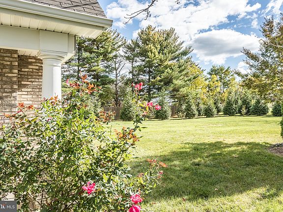 4th image of 211 Cranberry Ct
