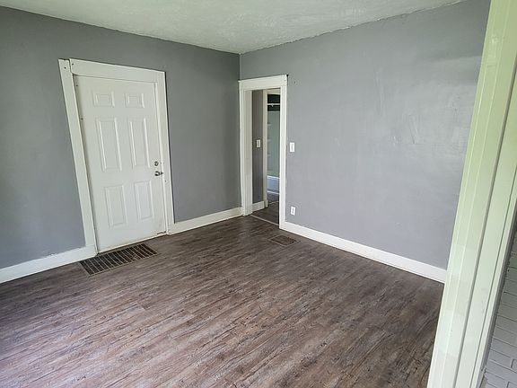 4th image of 715 W Fairview Ave